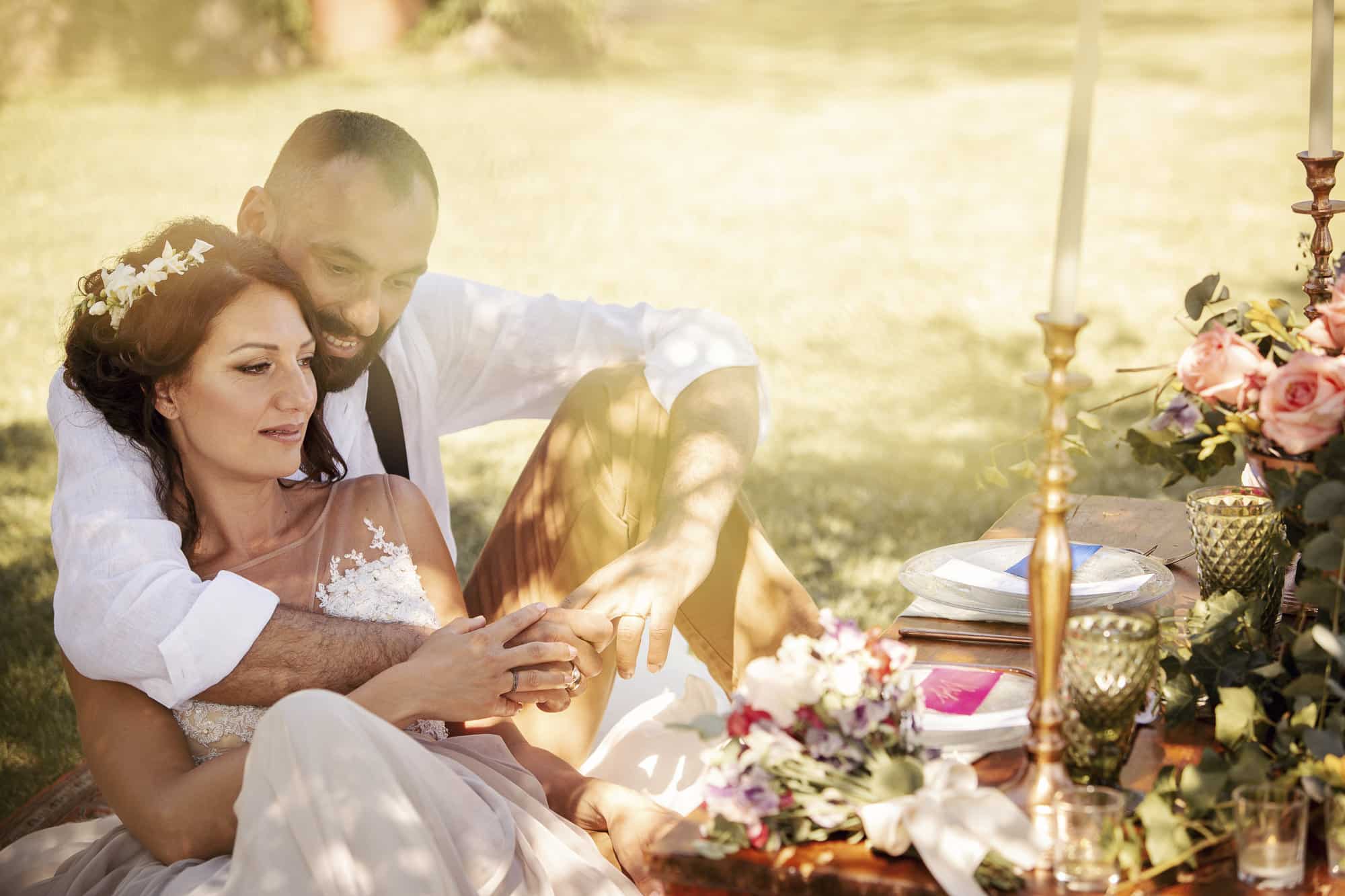 bride lies to best friend about wedding date to avoid inviting her, 'betrayal' puts 25 year friendship at risk